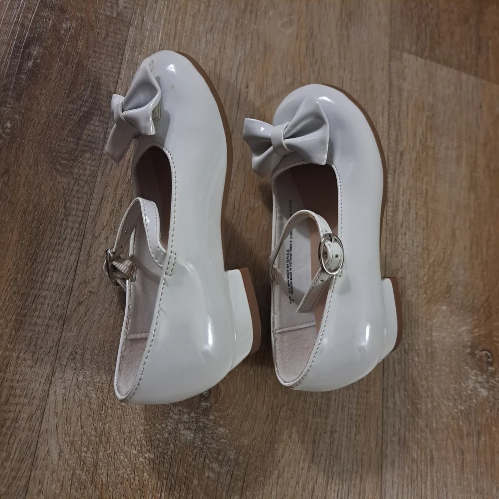The Children's Place Kid's White Patent Shoes Bow Adj. Straps Girl's Size 8